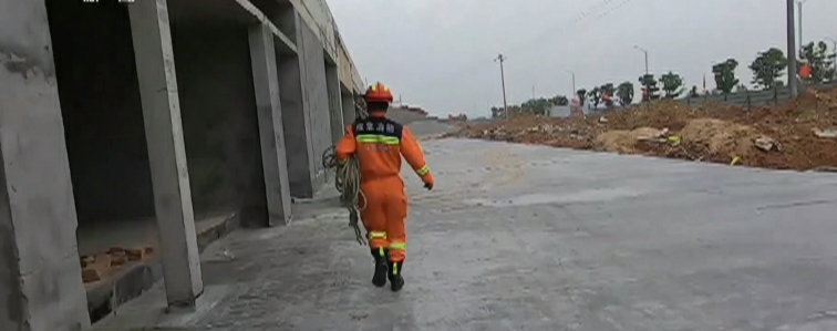 有人跌入水池，有人掉進(jìn)通風(fēng)井……