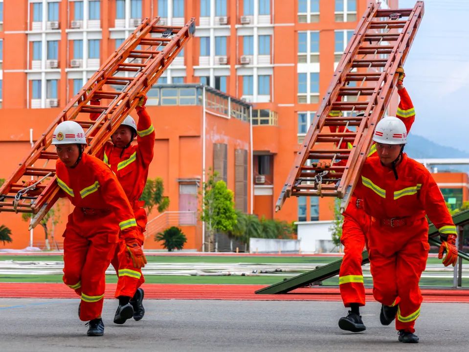 快來看！新“藍(lán)朋友”在訓(xùn)練