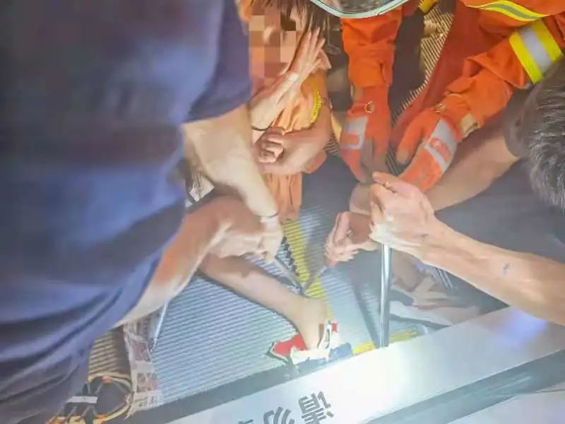 扶手電梯，又出事了！