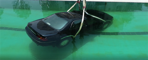 車輛涉水遇險(xiǎn)如何自救？南寧消防真人水下實(shí)驗(yàn)教你正確操作