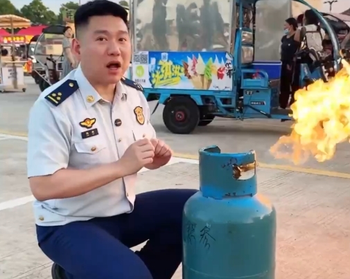 為什么液化氣罐不能“躺”著用？這些行為很危險→