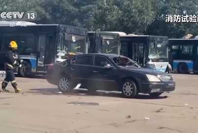 消防試驗(yàn)：高溫下車內(nèi)易燃易爆物炸飛玻璃
