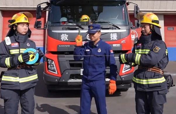 小心！消防員用實(shí)驗(yàn)告訴你風(fēng)箏線有多危險