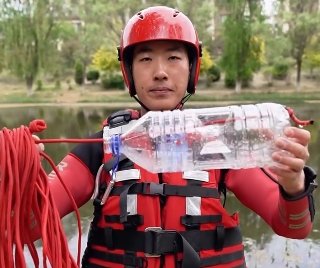 消防員教你自制拋繩瓶，關(guān)鍵時刻營救落水者！
