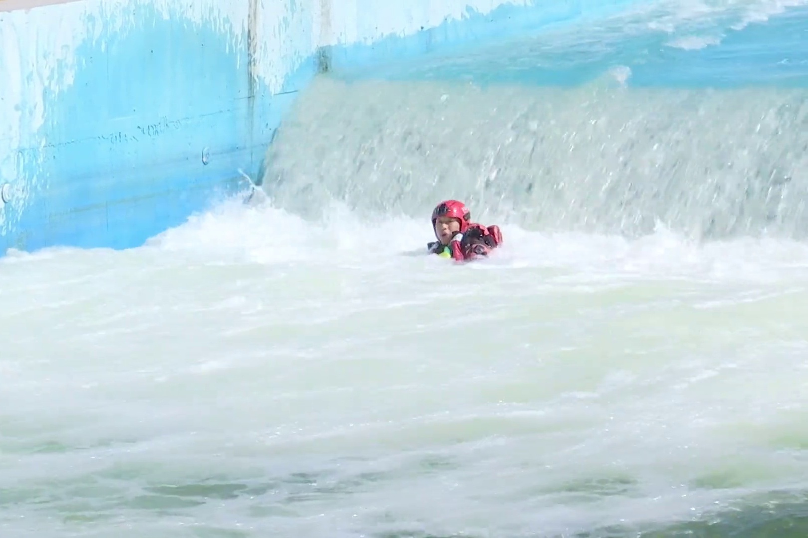 “沸騰線”前浪滔天，安全距離是紅線