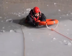 冰面墜落如何自救？