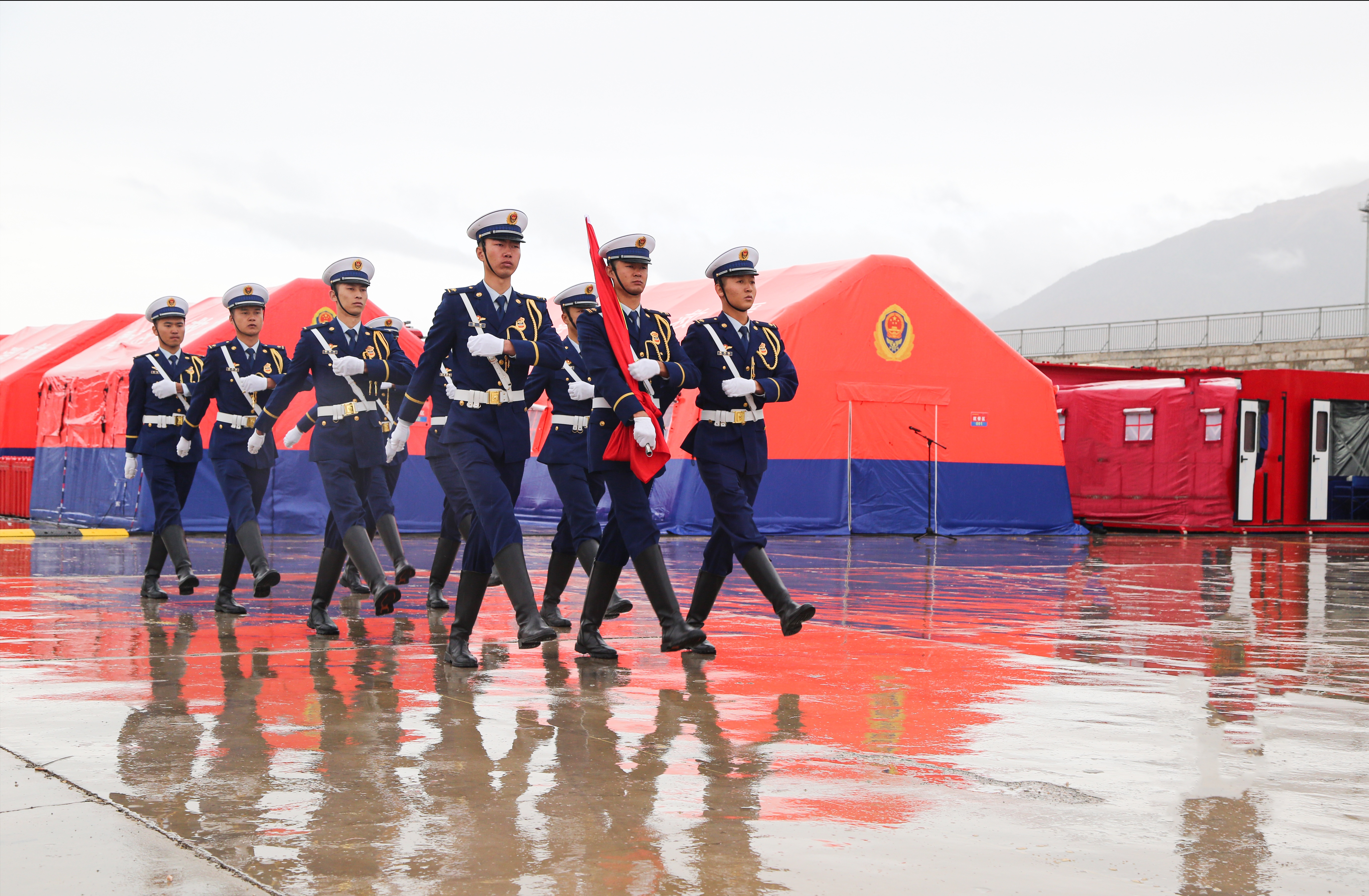 青?？傟犻_展慶祝建黨104周年“七一”主題黨日活動
