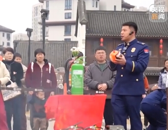 【新聞直播間】消防實(shí)測(cè)網(wǎng)紅滅火器 夸大宣傳效果不佳