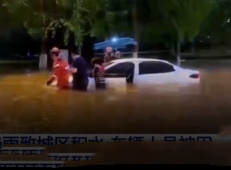 【新聞直播間】強(qiáng)降雨致城區(qū)積水 遼寧大連疏散救援群眾超40人