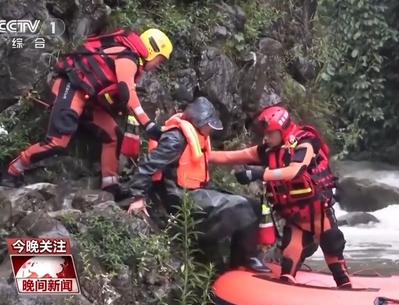 【晚間新聞】“不要怕 不用怕”  致敬！暴雨中的逆行者