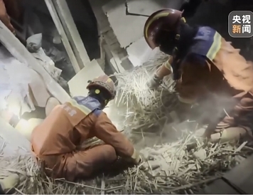 【新聞直播間】山東東營：房屋坍塌老人被埋 消防緊急救援