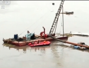 【東方時(shí)空】8分29秒！北京消防緊急排險(xiǎn)潮白河采砂船