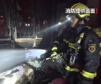 【新聞直播間】用電不慎引發(fā)火災(zāi) 消防緊急救援