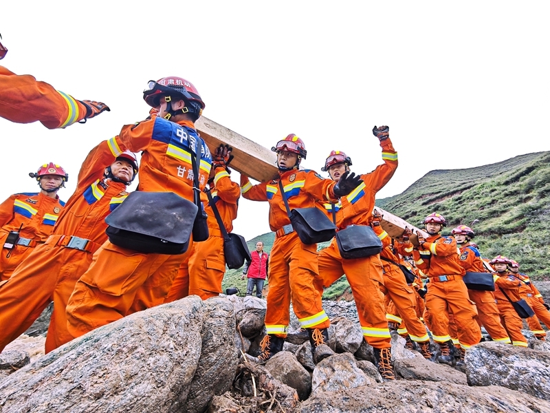 【新華社】甘肅榆中：全力搜救失聯(lián)人員