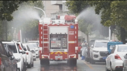 [央視新聞] 江蘇揚州消防助力高風險小區(qū)全面消殺