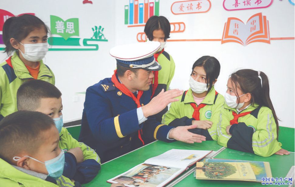 【中國應(yīng)急管理報】李運(yùn)飛:“我深愛著腳下土地和身上‘火焰藍(lán)’”