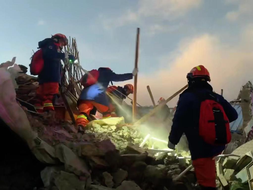 【新華社】定日縣6.8級(jí)地震丨記者手記:定日震后首夜