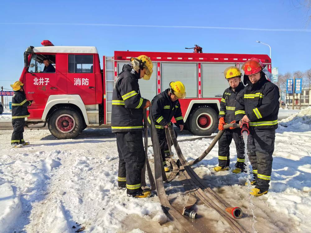 【新華社】北井子消防救援站“冰與火”的春節(jié)