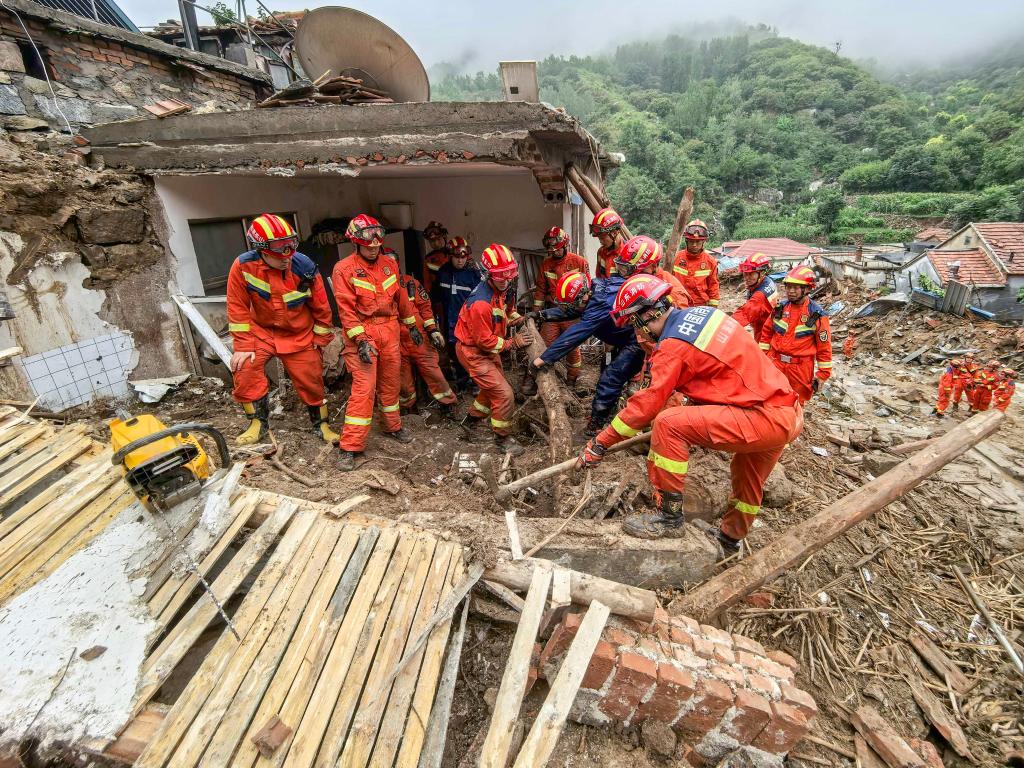 【新華社】山洪沖不垮的戰(zhàn)斗堡壘