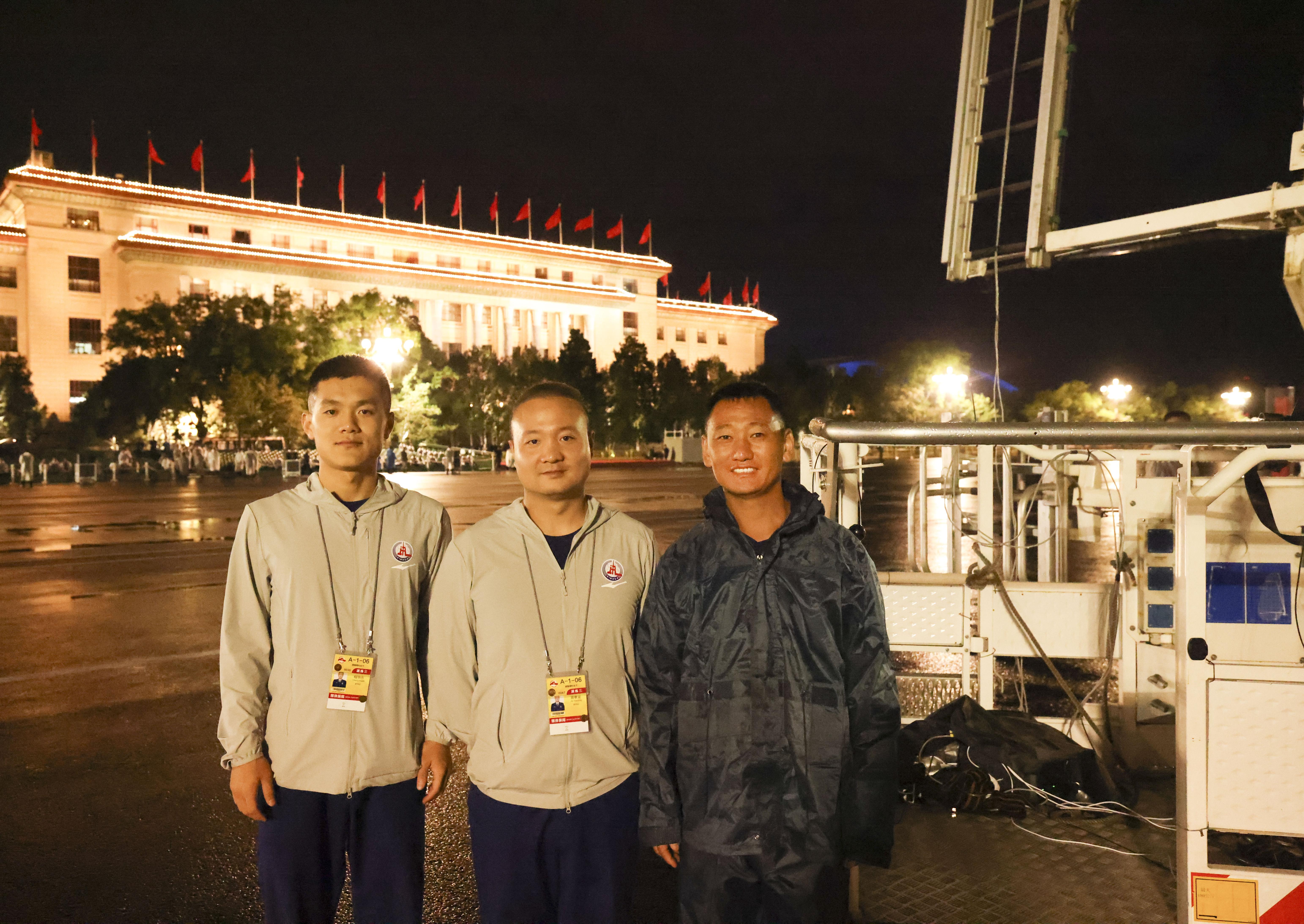 【北京日報】閱兵出“神圖”，這輛消防云梯車立了功